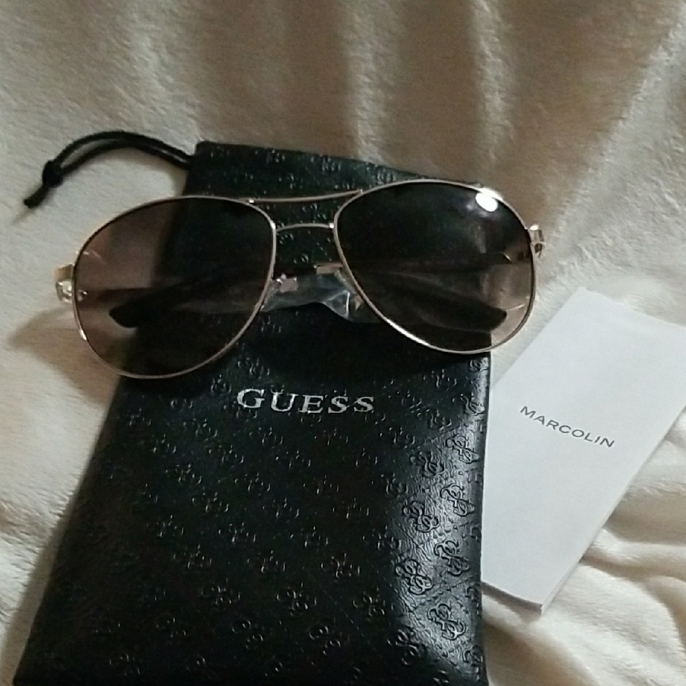 GUESS Shades w Embossed Black Pouch